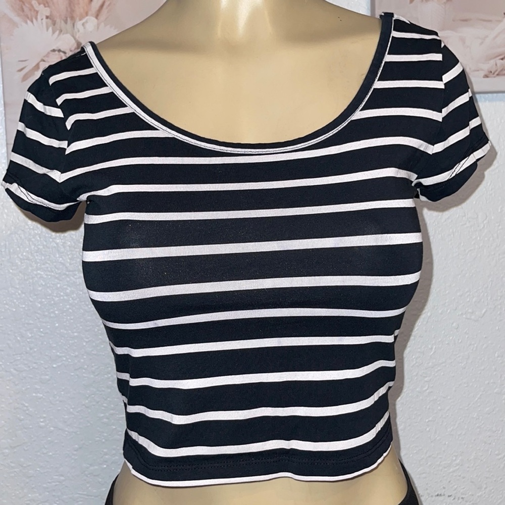 Crop top.